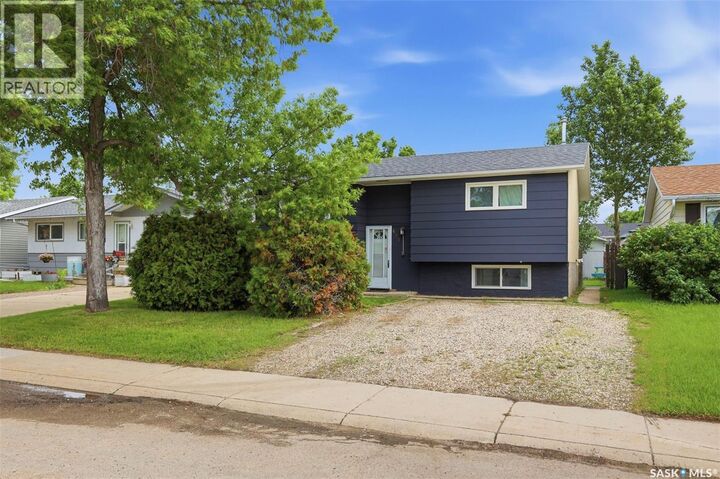 Property Photo: 418 Lisgar Avenue SK S7L 5G8