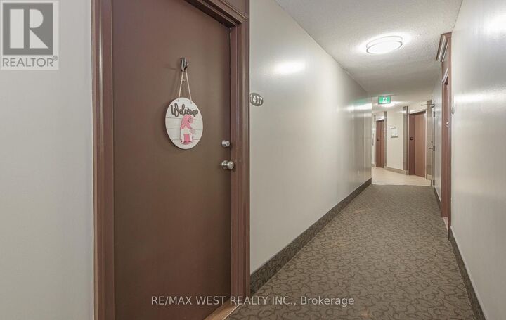 Property Photo:  530 Lolita Gardens Northeast 1407  ON L5A 3T2 