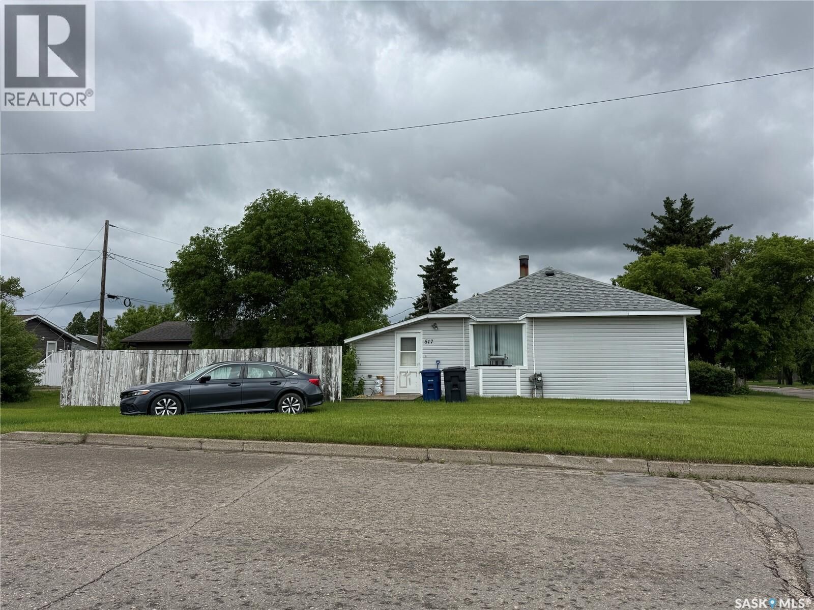 Property Photo:  517 7th Street E  SK S0A 4T0 