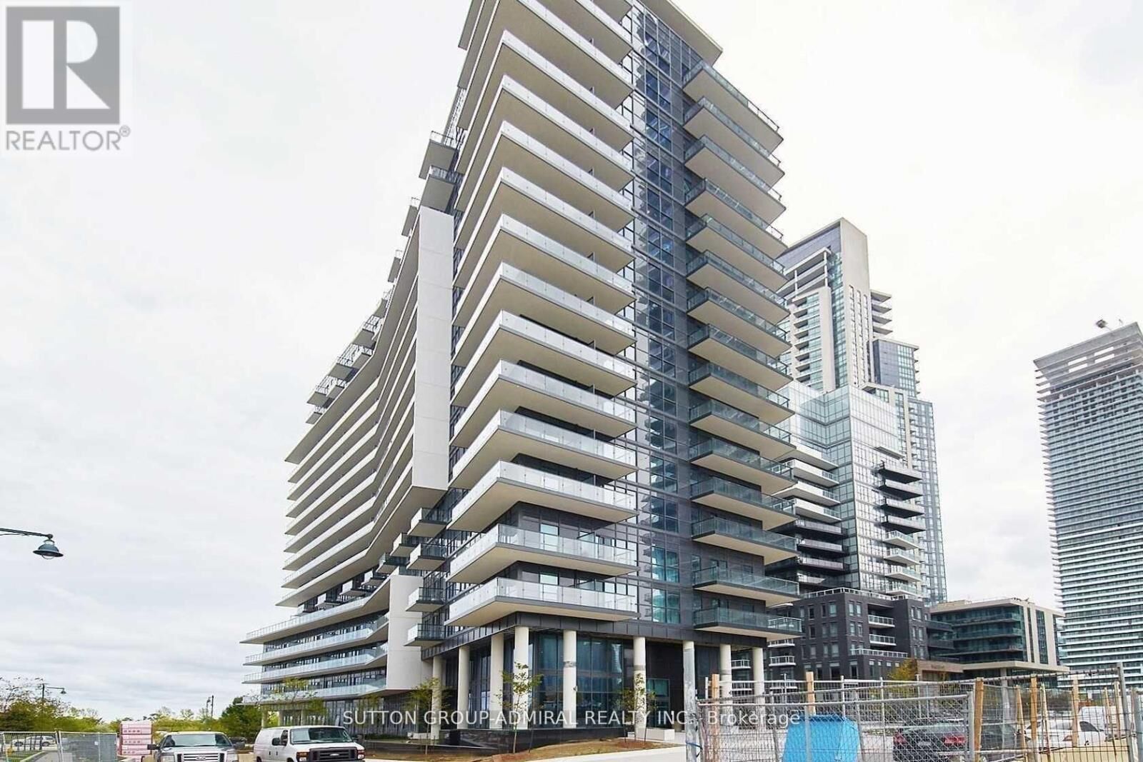 Property Photo:  39 Annie Craig Drive Th02  ON M8V 0C5 