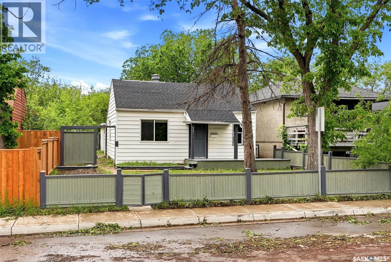 Property Photo: 922 Athol Street SK S4T 3B7