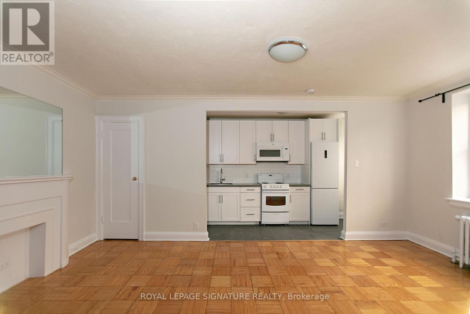 Property Photo:  396 Avenue Road 214  ON M4V 2H4 