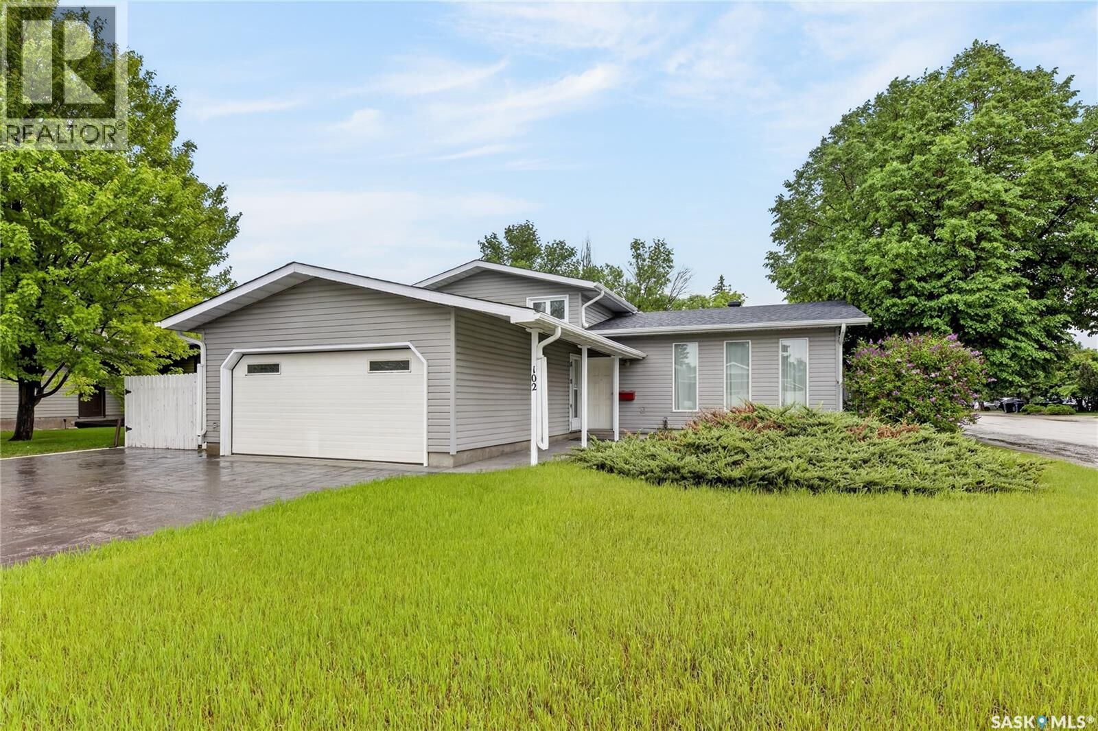 Property Photo:  102 Allegretto Crescent  SK S7K 6R5 