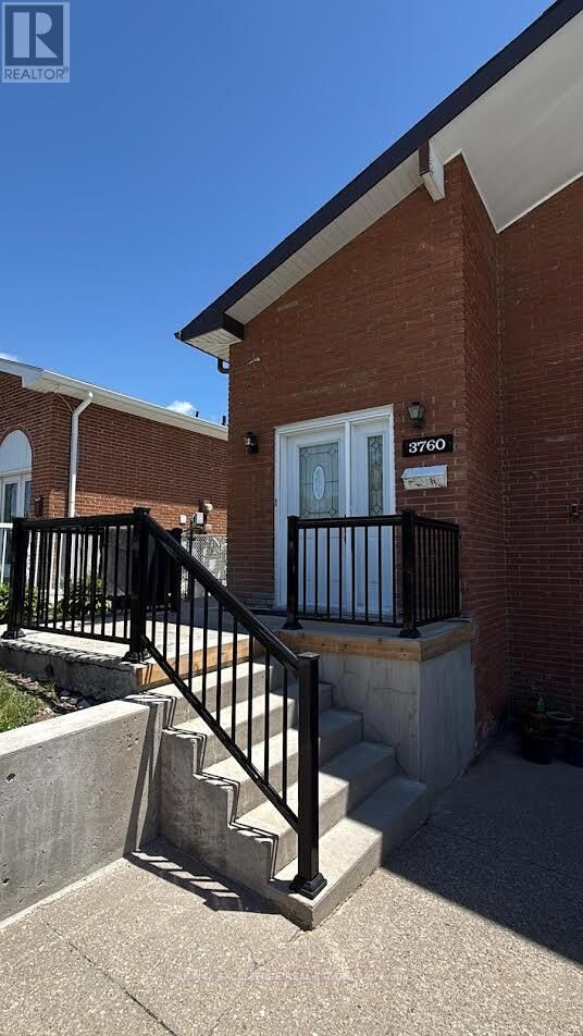 Property Photo:  3760 Keenan Crescent  ON L4T 3M2 