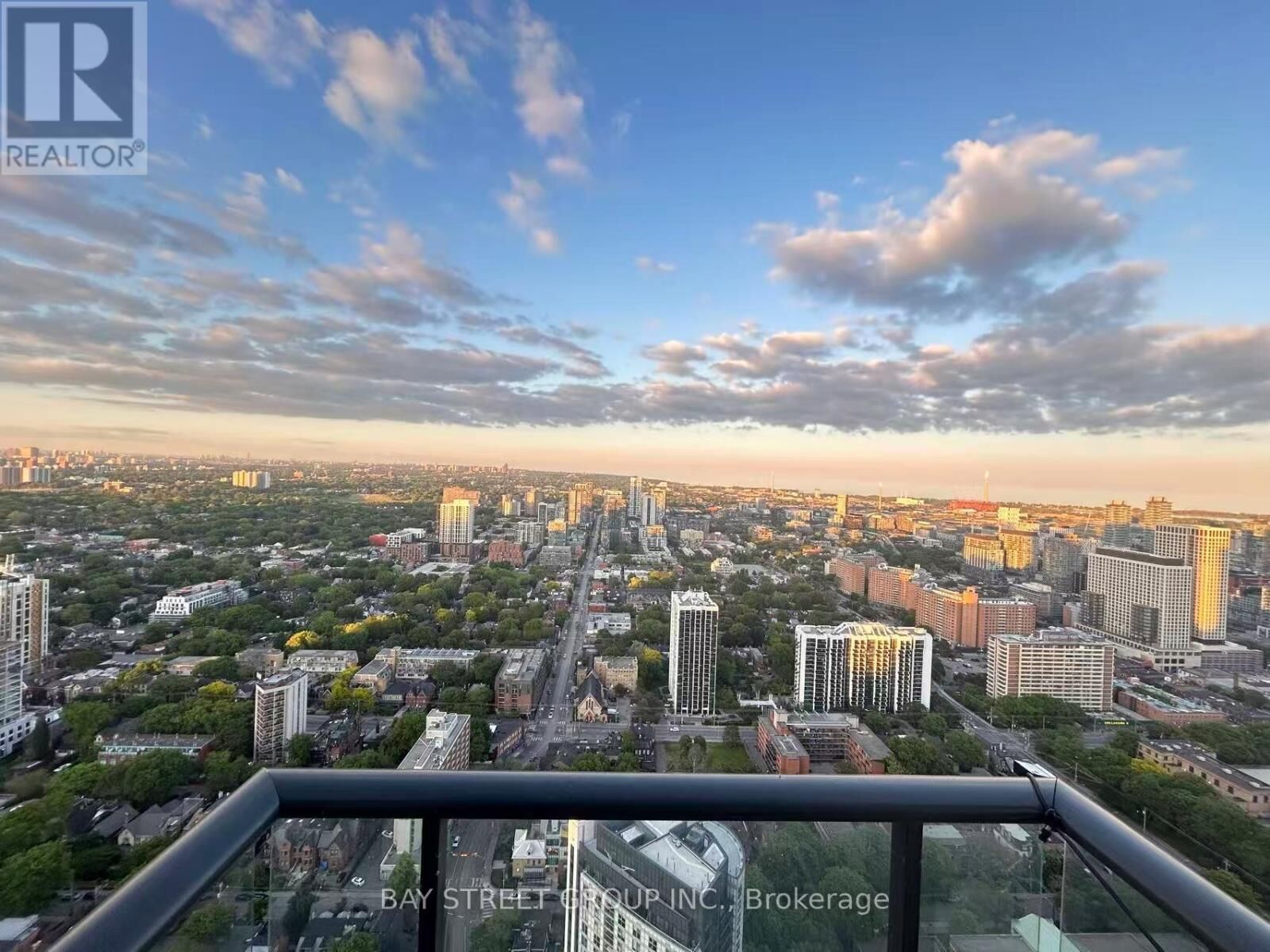 Property Photo: 251 Jarvis Street 4902 ON M5B 2C2