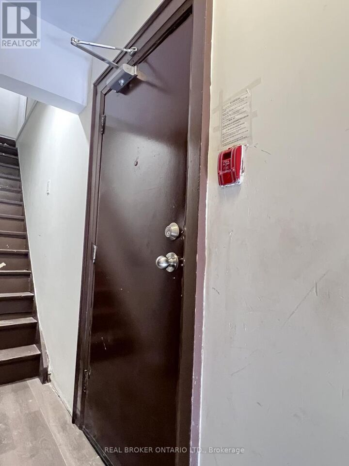 Property Photo:  770 St Clair Avenue West #2  ON M6C 1B5 