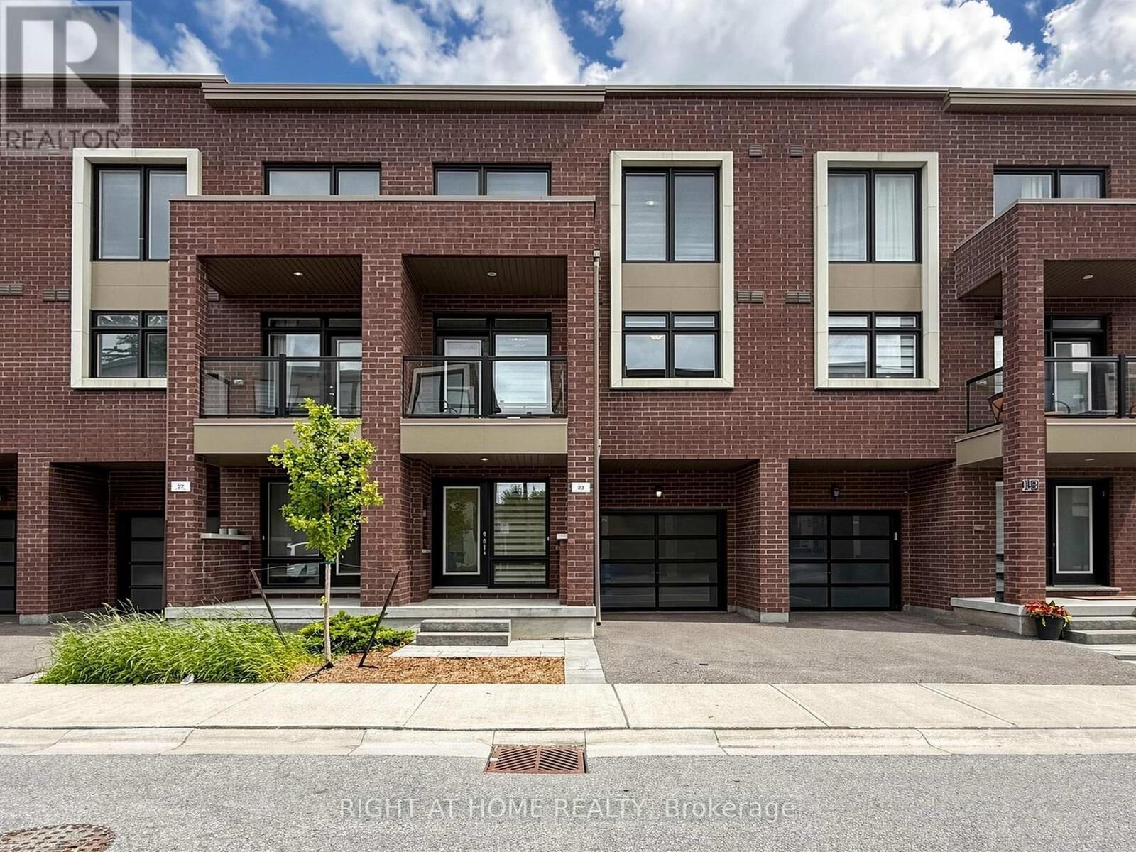 Property Photo:  23 Moneypenny Place  ON L4J 0K9 