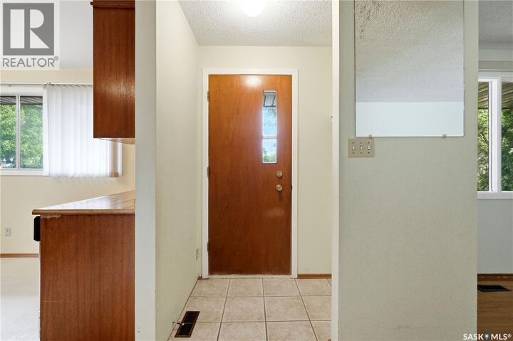 Property Photo: 1922 Richardson Road SK S7L 0C4