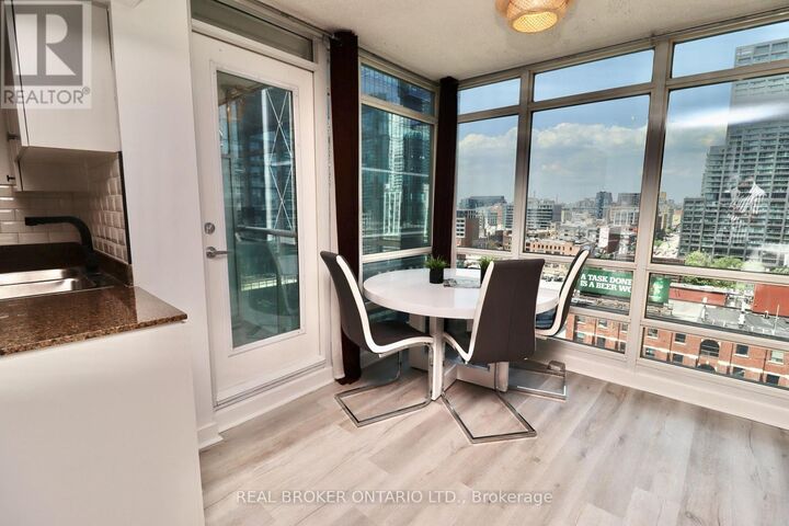 Property Photo:  397 Front Street North 1806  ON M5V 3S1 