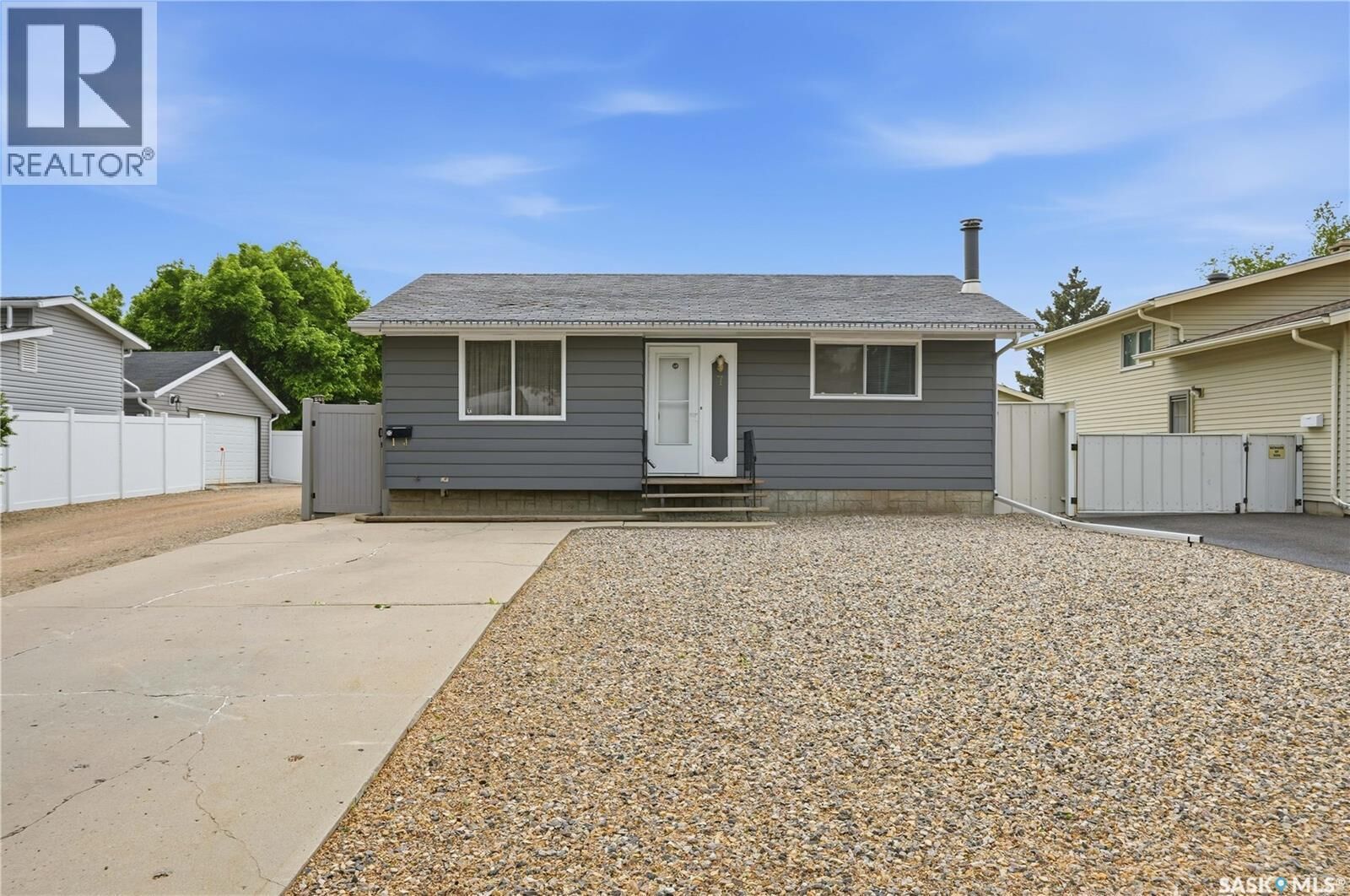 Property Photo:  7 Upland Drive  SK S4R 0B8 
