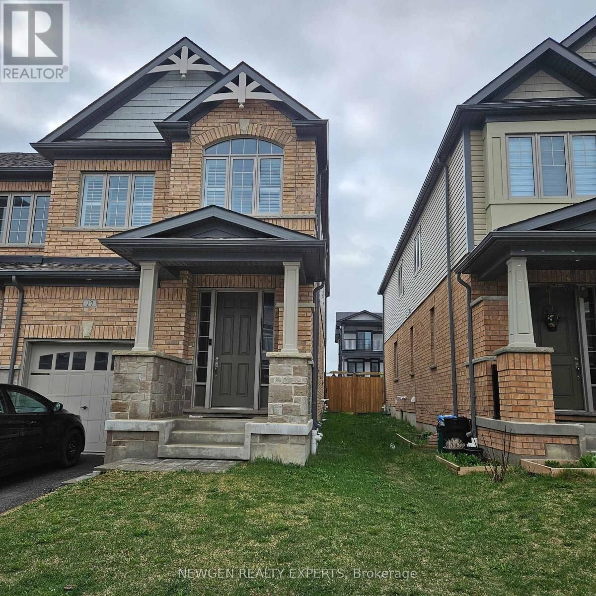 Property Photo:  17 Stonehill Avenue  ON N2R 0N9 
