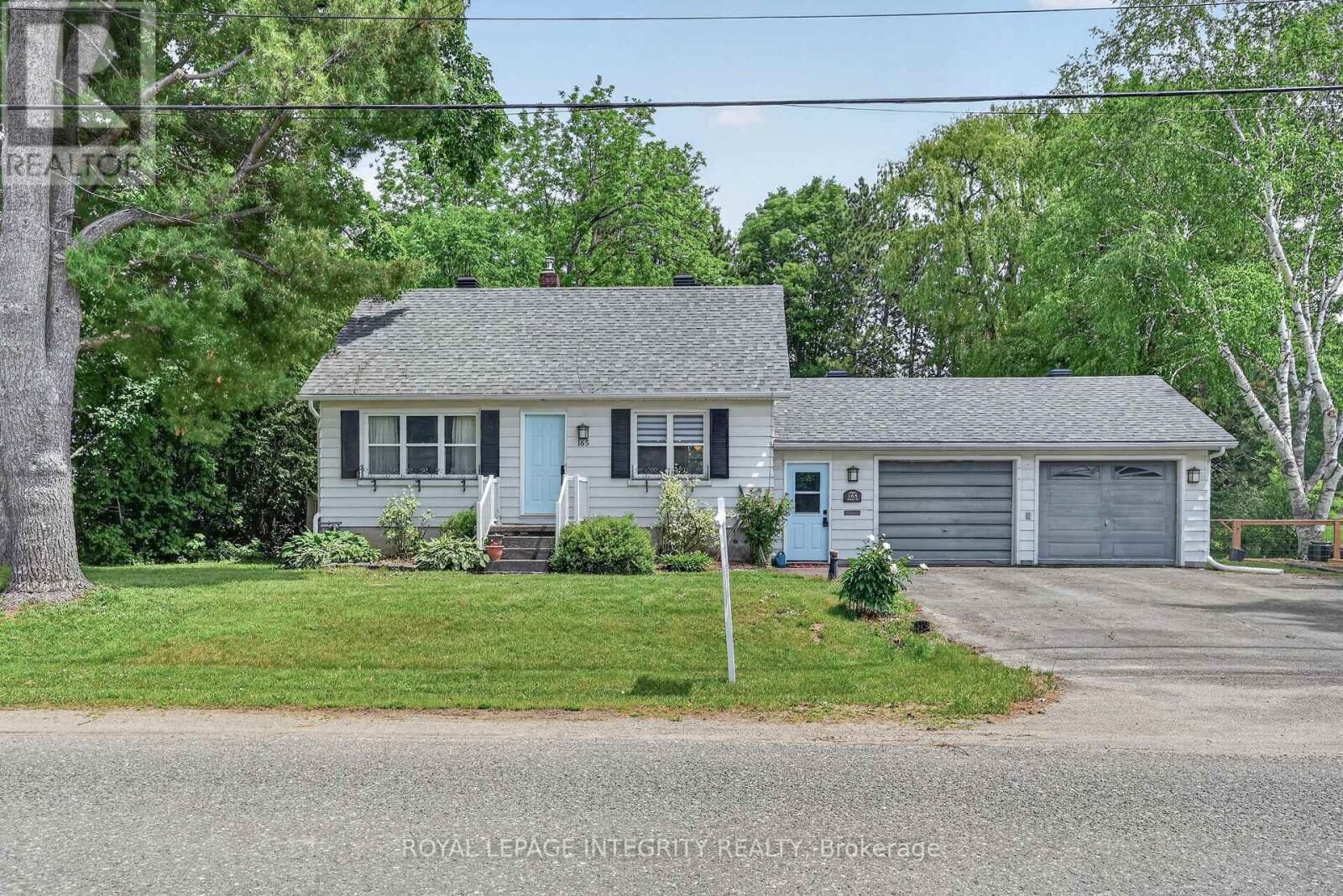 Property Photo:  165 Moore Street  ON K7S 1G3 
