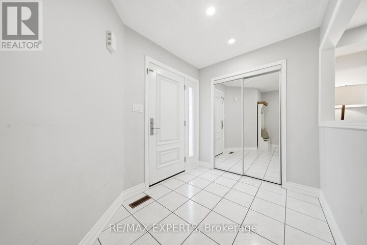 Property Photo:  3138 Wheatstone Avenue  ON L5B 4J1 