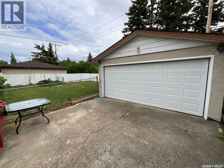 Property Photo: 337 McIntosh Street N SK S4R 5A1