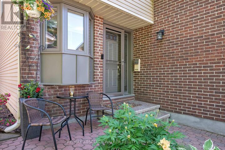 Property Photo:  1546 Meadowfield Place  ON K1C 5V9 
