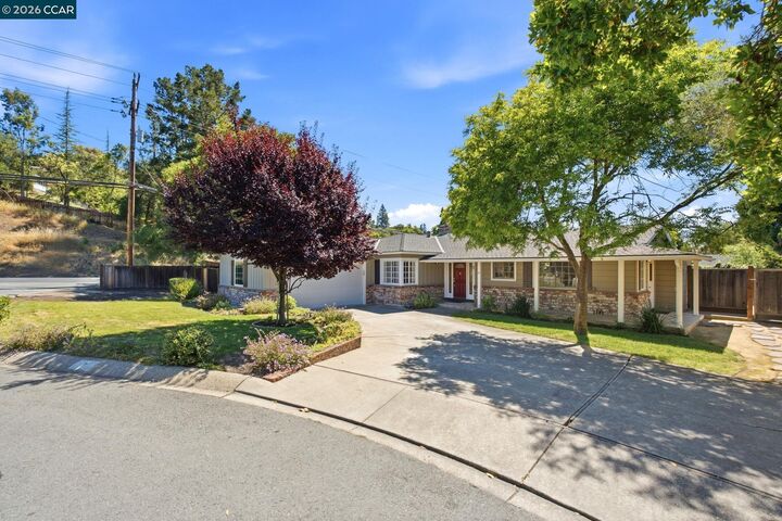 Property Photo:  7 El Corte  CA 94563 