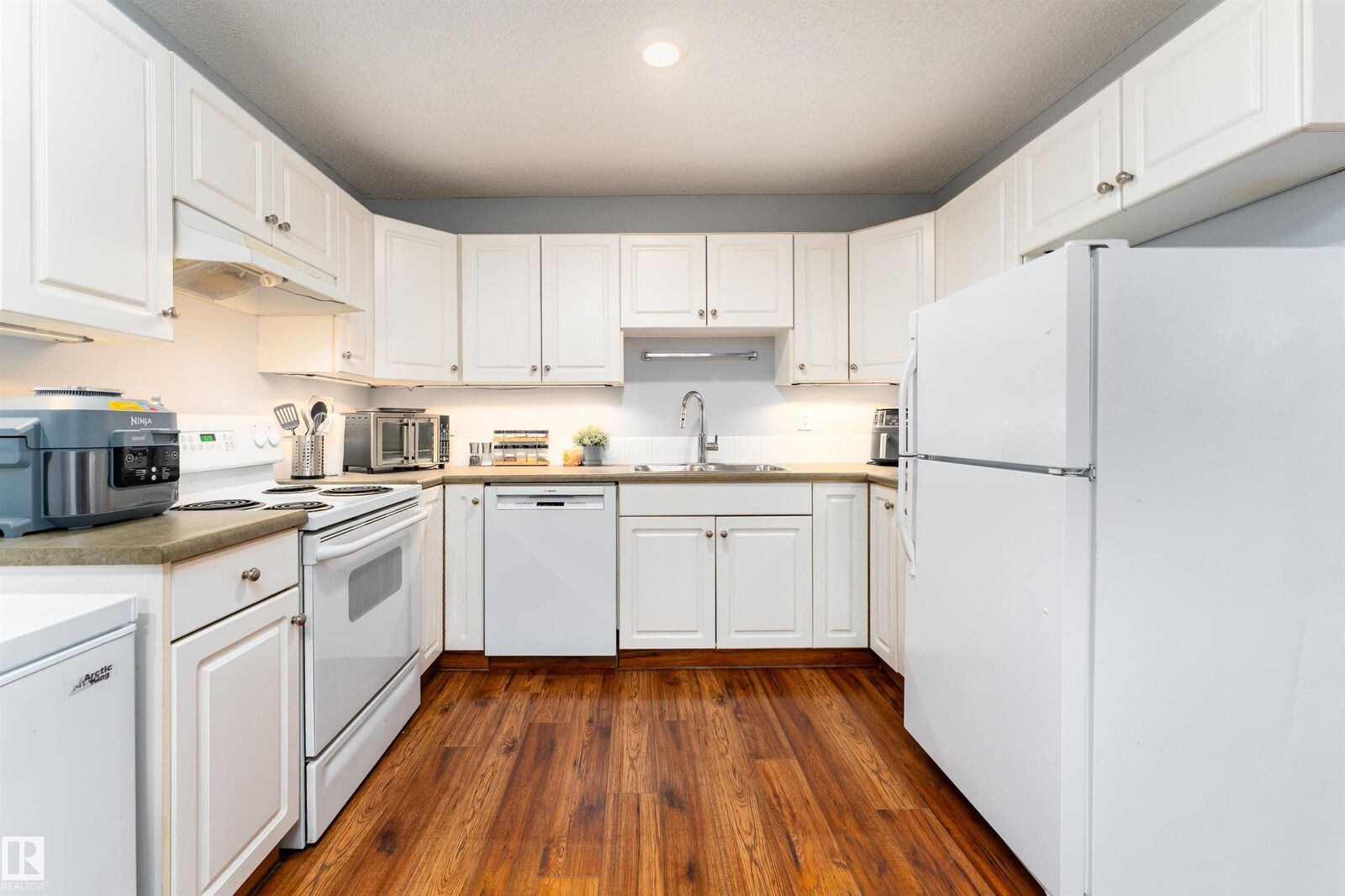 Property Photo: 10208 113 Street NW 26 AB T5G 0W9