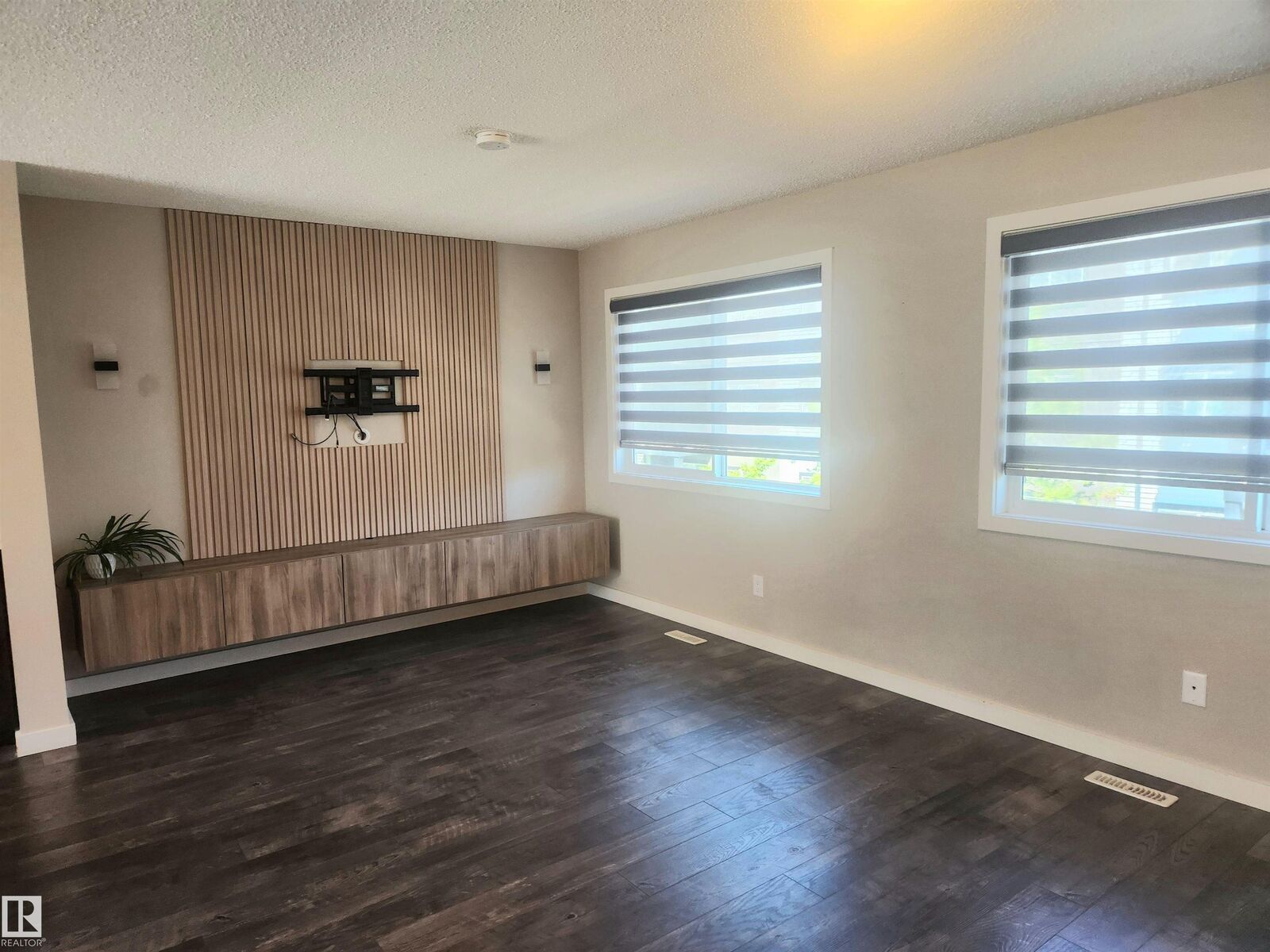 Property Photo:  3346 15A Avenue NW  AB T6T 0Y1 