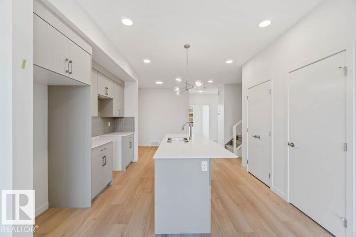 Property Photo:  455 30 Street SW  AB T6X 2W6 