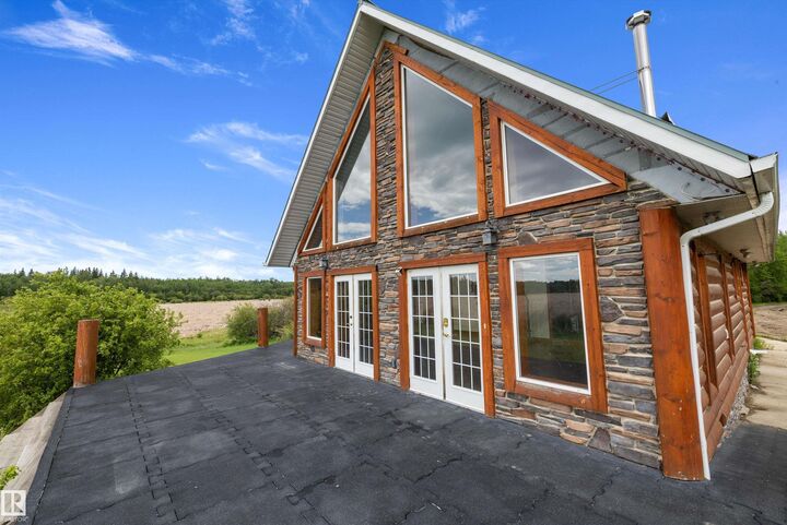 Property Photo: 55527 R.r. 12 AB T0E 1V0