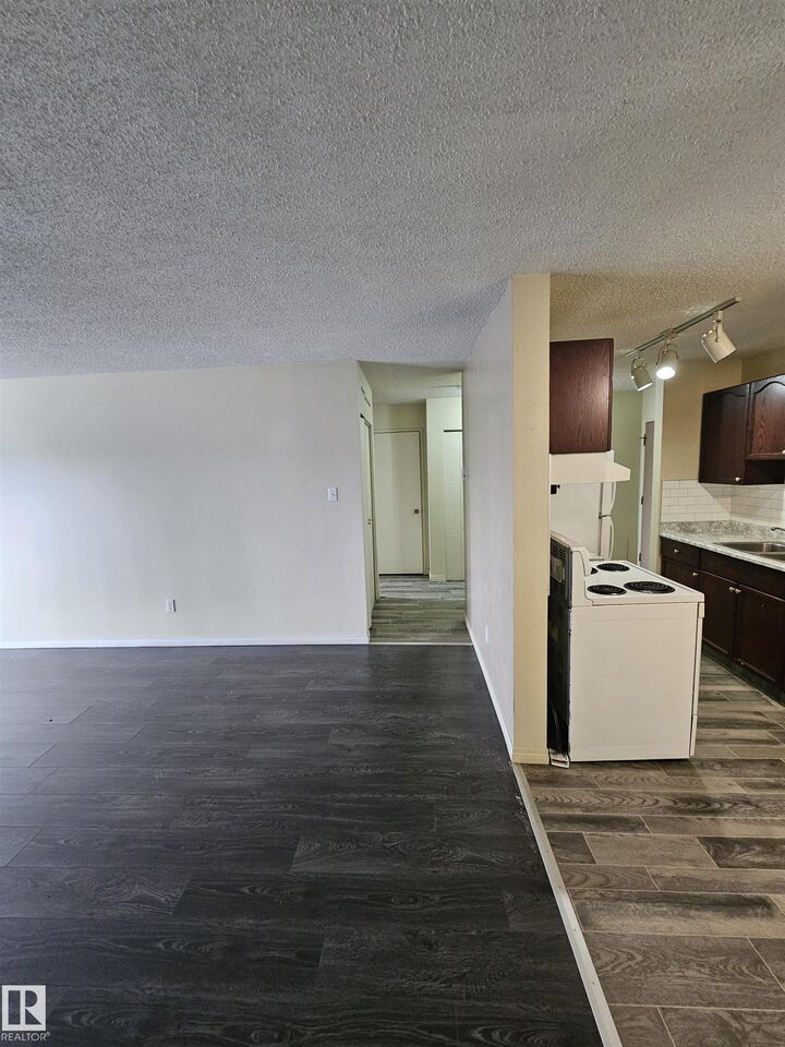 Property Photo: 10615 110 Street NW 401 AB T5H 3C7