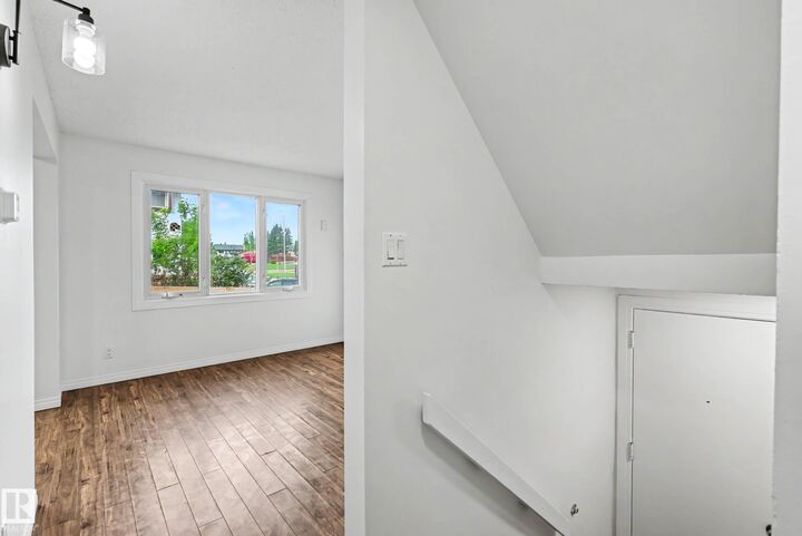 Property Photo: 14225 82 Street NW 8 AB T5E 2V7