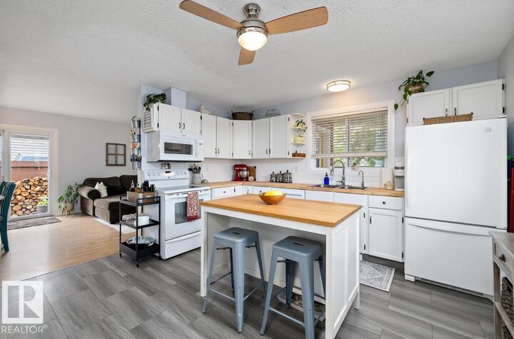 Property Photo: 243 Porter Avenue AB T0C 1Z0