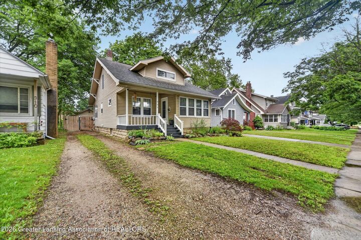 Property Photo:  906 Cleo Street  MI 48915 