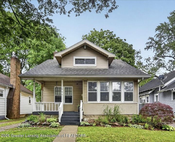 Property Photo:  906 Cleo Street  MI 48915 