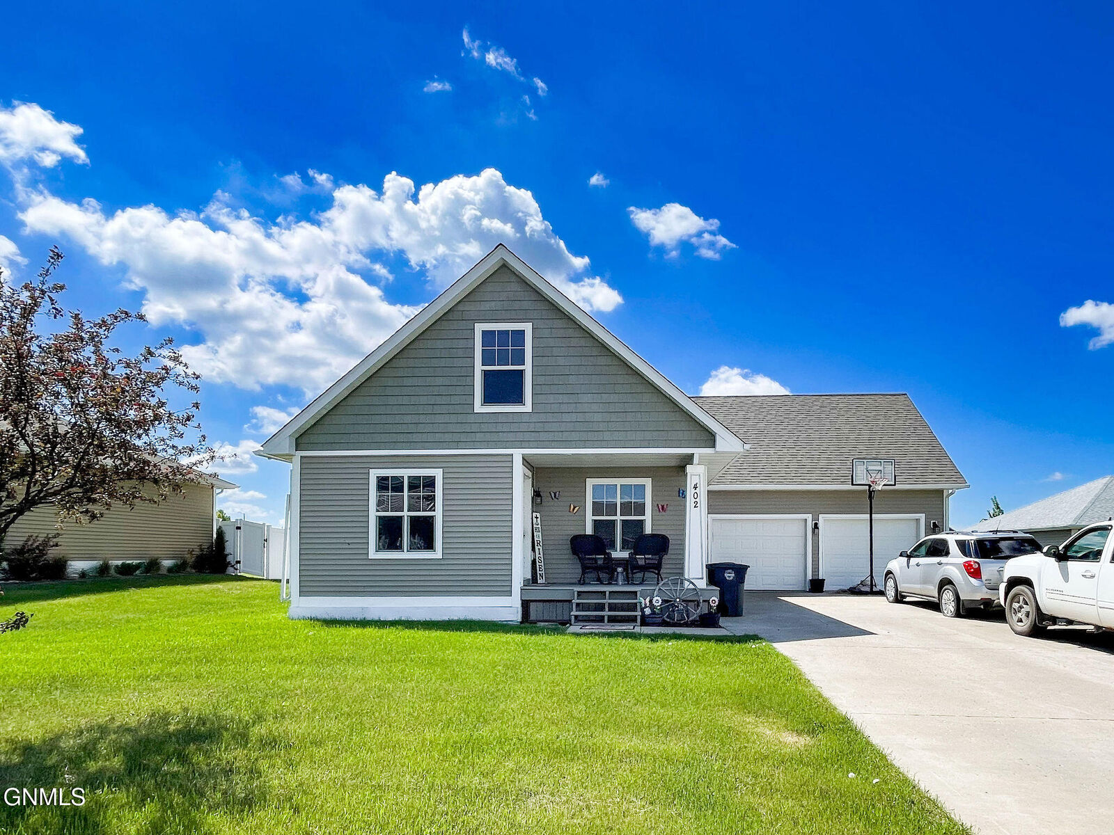 Property Photo: 402 9th Avenue SE ND 58784
