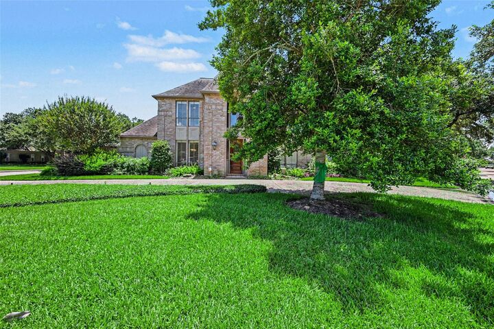 Property Photo:  507 Commodore Way  TX 77079 