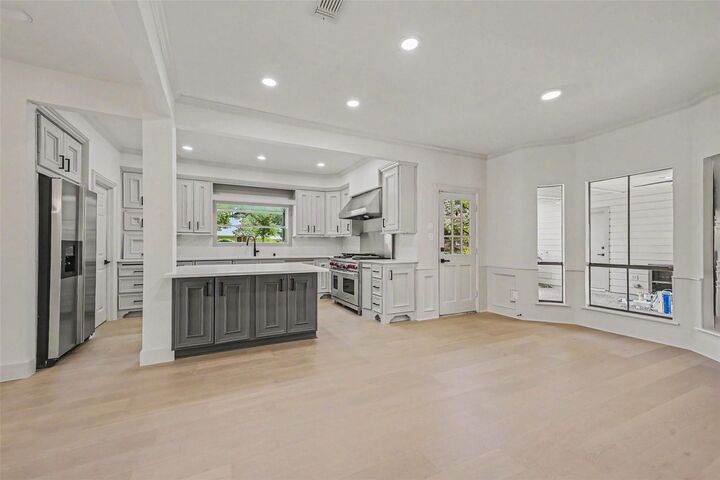 Property Photo:  507 Commodore Way  TX 77079 