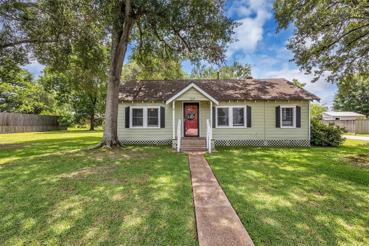 Property Photo: 109 Oxford Street TX 77375