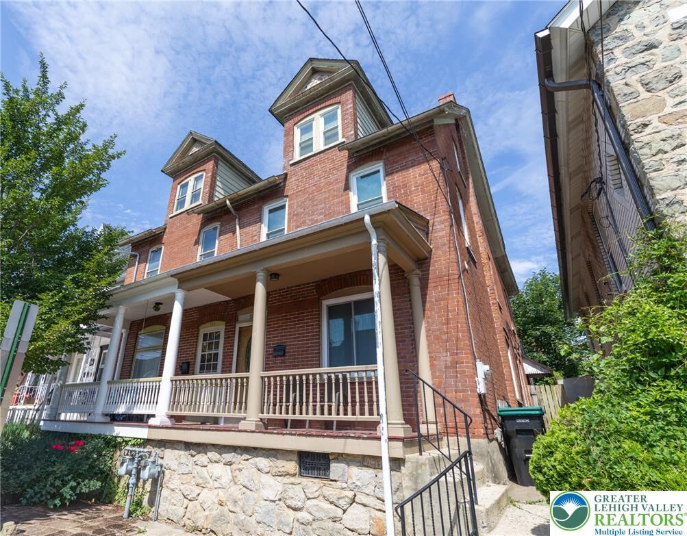 Property Photo:  722 Pawnee Street  PA 18015 