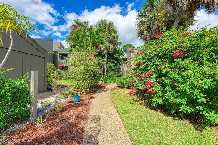 Property Photo: 110 Woodland Place 110 FL 34229