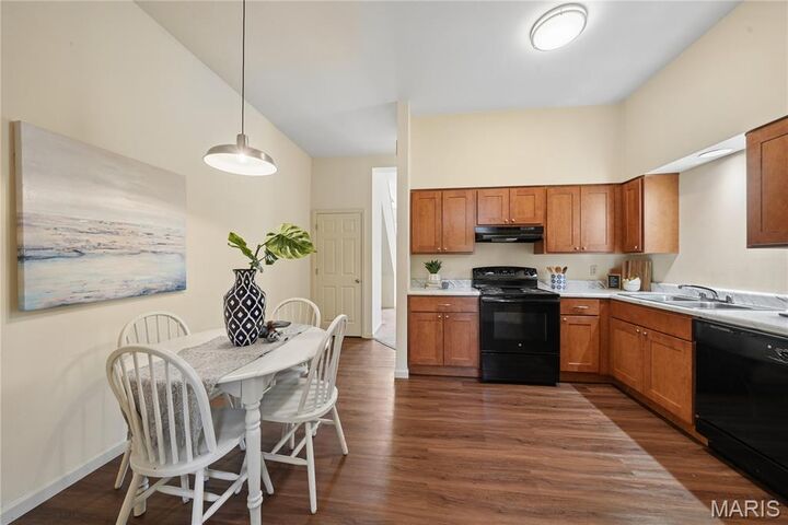 Property Photo:  906 Russell Boulevard  MO 63104 