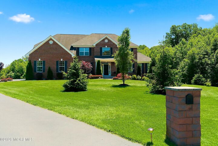 Property Photo:  6 Valley Court  NJ 08514 