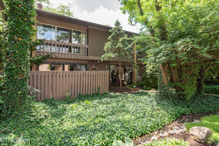 Property Photo:  5917 Oakwood Drive 141E  IL 60532 