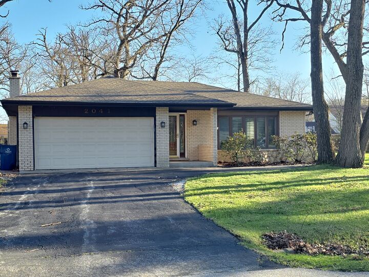Property Photo: 2041 E Gaisor Drive IL 60417