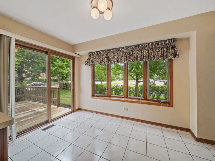 Property Photo: 1775 Lakeview Drive A IL 60090