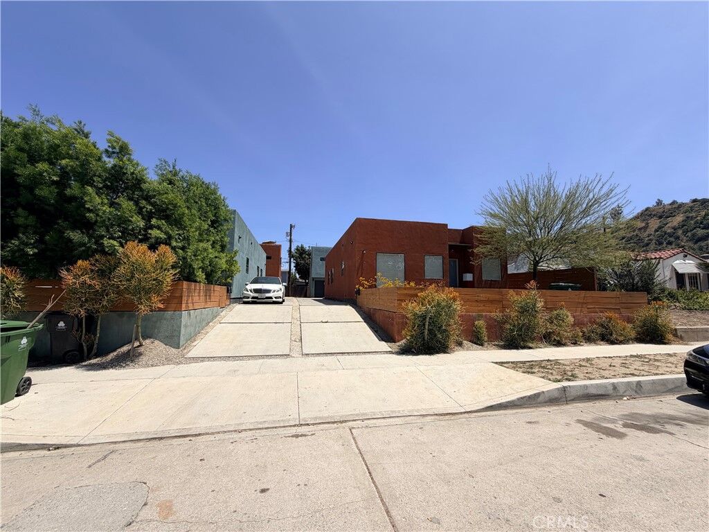 Property Photo: 2320 Fernleaf Street CA 90031