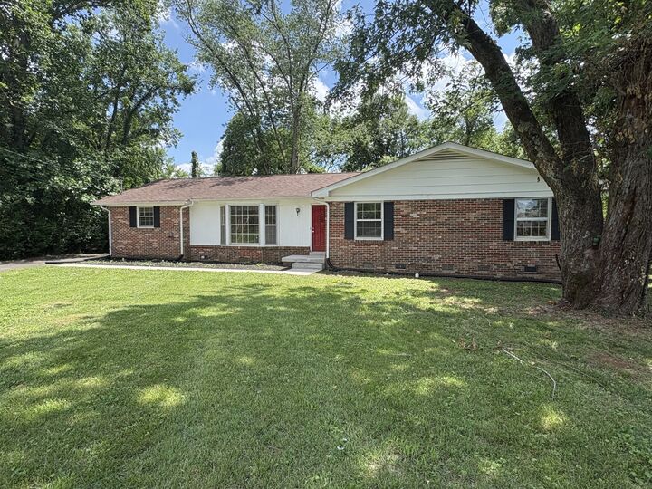 Property Photo: 1214 Glaze Ct TN 37130