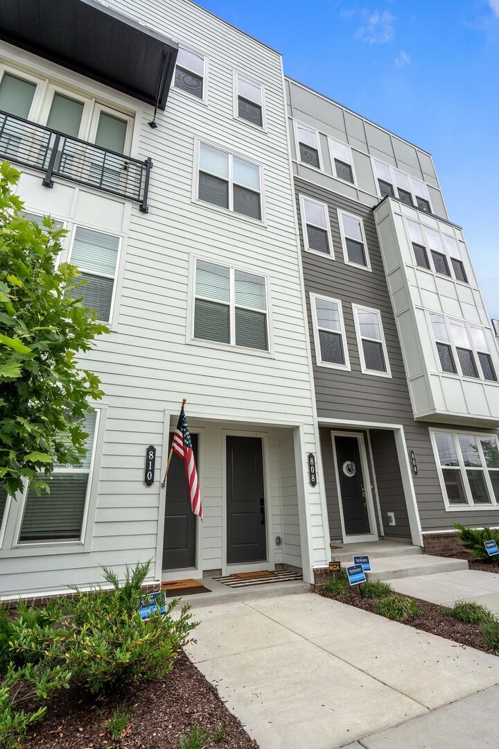 Property Photo:  808 42nd Ave N  TN 37209 