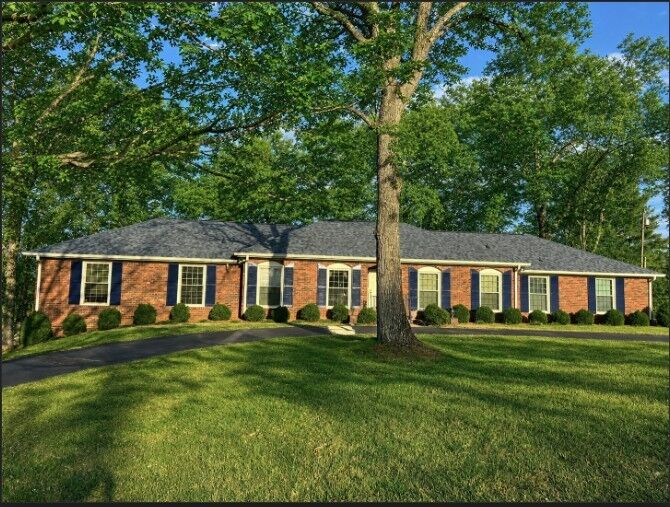 Property Photo: 409 Idlewood Dr TN 37043