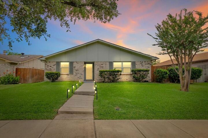 Property Photo: 2025 Chatsworth Road TX 75007