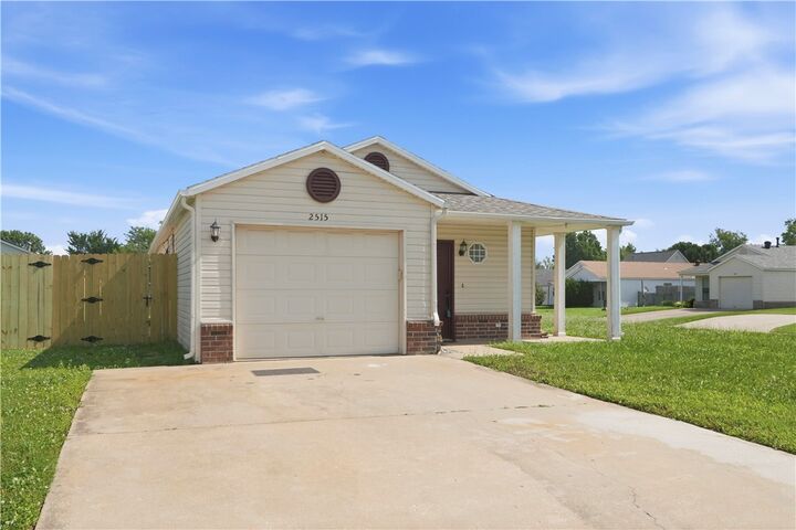 Property Photo: 2515 SE 4th Street AR 72712