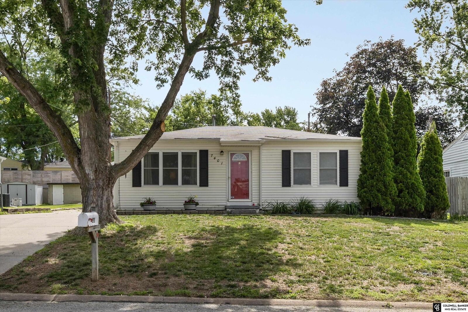 Property Photo:  7401 S 41 Street  NE 68147 