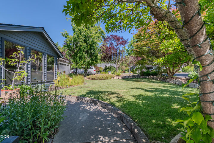 Property Photo: 2471 Republic Way OR 97504