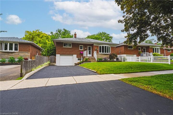 Property Photo:  1208 Homewood Drive  ON L7P 2M4 
