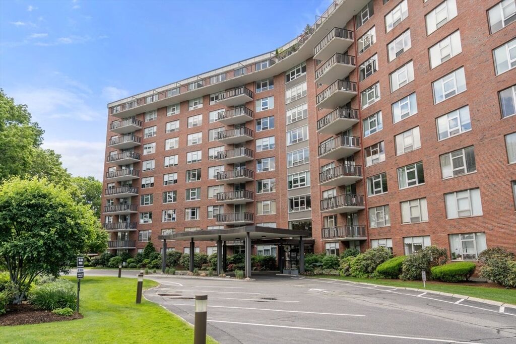 Property Photo: 280 Boylston St 111 MA 02467